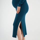 Embrace your curves with the Scarlett Rib Maxi Dress. Crafted from our ultra-soft baby rib fabric, this dress provides impressive stretch and retention. The bodycon fit gracefully hugs your bump, and the side slit allows for easy movement.