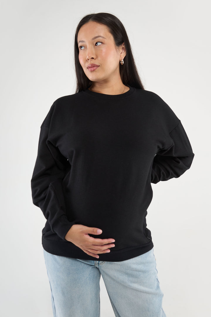 Made from our Cozy Fleece, an ultra-soft bamboo-cotton blend with a brushed interior, this pullover delivers warmth without bulk. Ribbed side panels provide extra stretch and ease, adapting comfortably through all stages of pregnancy and postpartum.