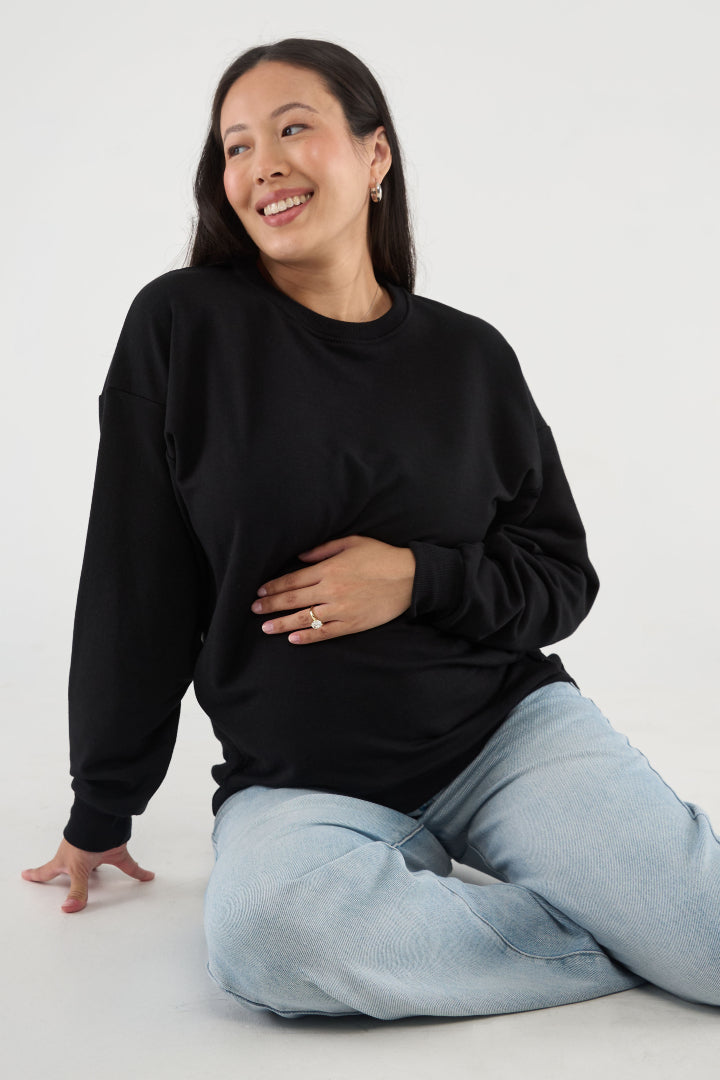 Made from our Cozy Fleece, an ultra-soft bamboo-cotton blend with a brushed interior, this pullover delivers warmth without bulk. Ribbed side panels provide extra stretch and ease, adapting comfortably through all stages of pregnancy and postpartum.