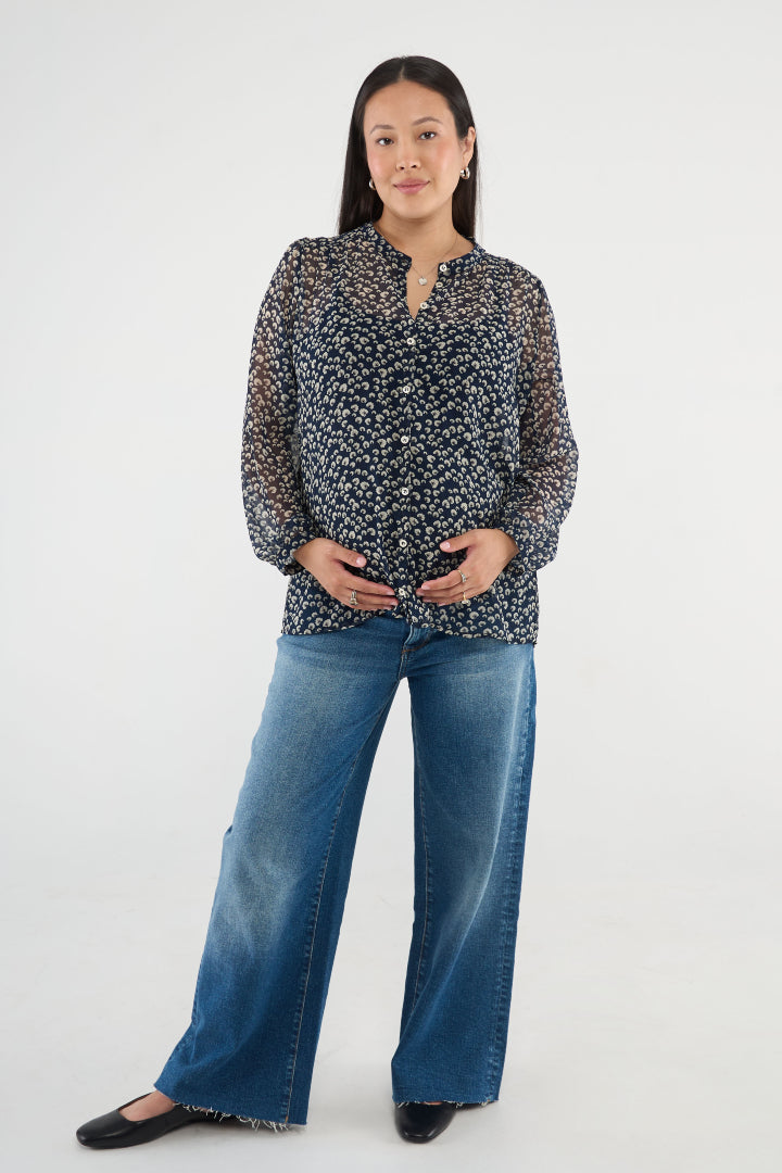Our new favourite maternity top for now (and beyond)! Designed with feminine gathers at the shoulder and crafted from lightweight chiffon, creating an airy silhouette.
