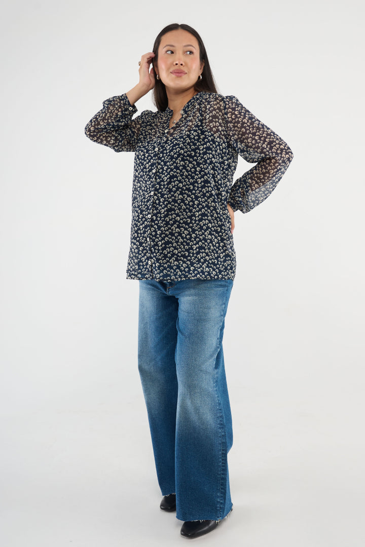Our new favourite maternity top for now (and beyond)! Designed with feminine gathers at the shoulder and crafted from lightweight chiffon, creating an airy silhouette.
