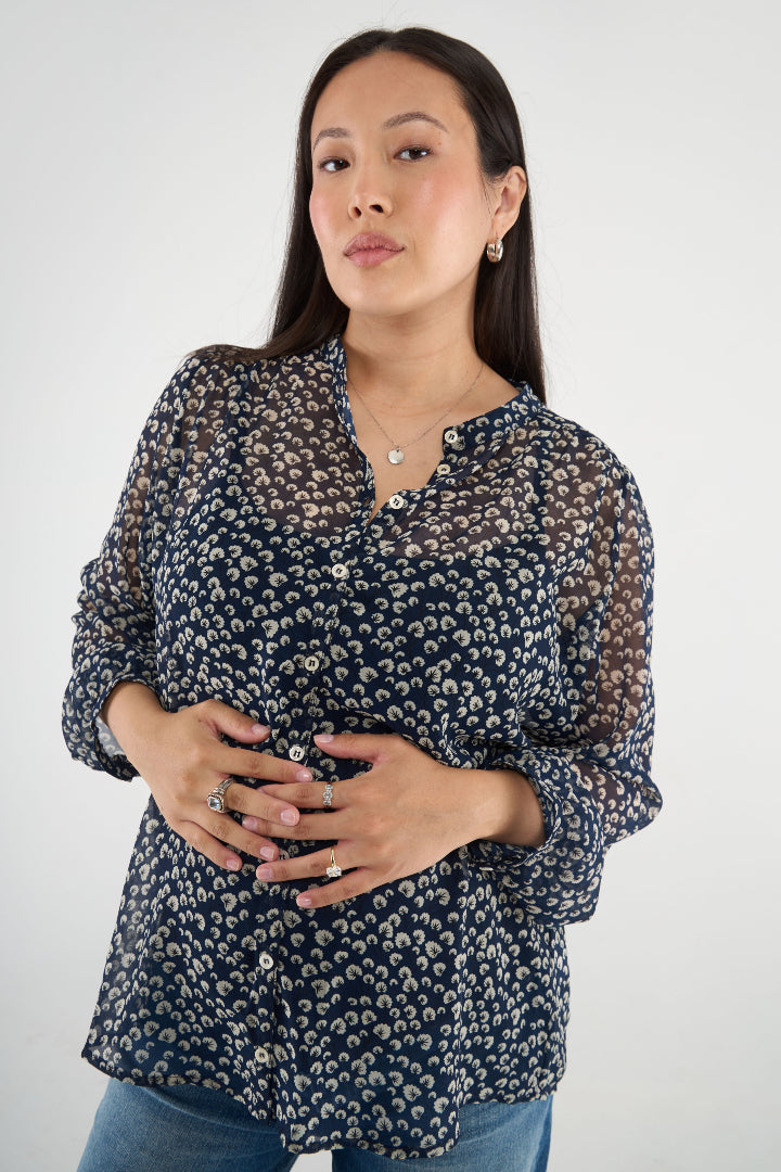 Our new favourite maternity top for now (and beyond)! Designed with feminine gathers at the shoulder and crafted from lightweight chiffon, creating an airy silhouette.