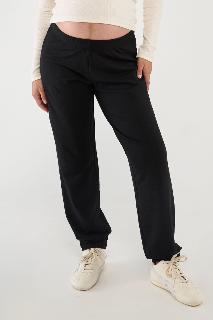 Made from soft, breathable Lyocell fabric, the Everyday Sweatpant sits comfortably below the bump with an elastic waist and ankle cuffs for a secure fit without pressure. The relaxed leg and single back pocket add casual style, while the low-rise design sits comfortably under growing bellies for all-day ease.