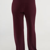 An elevated take on a jersey pant that you’ll wear everywhere. Made in our soft yet structured rib knit, with a high rise waist and full-length straight leg. Your new go-to pant for pregnancy and beyond.