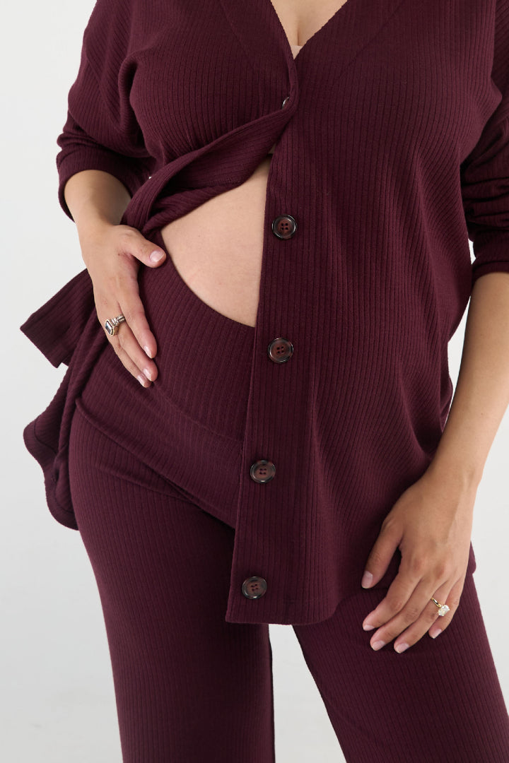 An elevated take on a jersey pant that you’ll wear everywhere. Made in our soft yet structured rib knit, with a high rise waist and full-length straight leg. Your new go-to pant for pregnancy and beyond.
