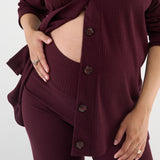 An elevated take on a jersey pant that you’ll wear everywhere. Made in our soft yet structured rib knit, with a high rise waist and full-length straight leg. Your new go-to pant for pregnancy and beyond.