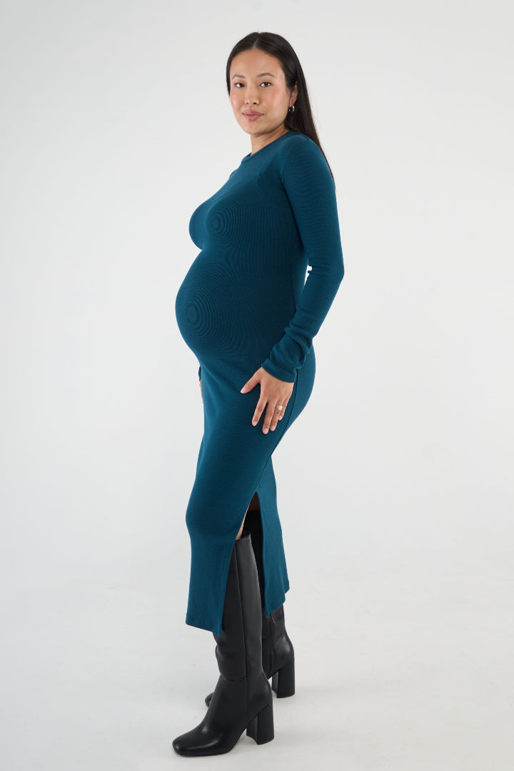 Embrace your curves with the Scarlett Rib Maxi Dress. Crafted from our ultra-soft baby rib fabric, this dress provides impressive stretch and retention. The bodycon fit gracefully hugs your bump, and the side slit allows for easy movement.