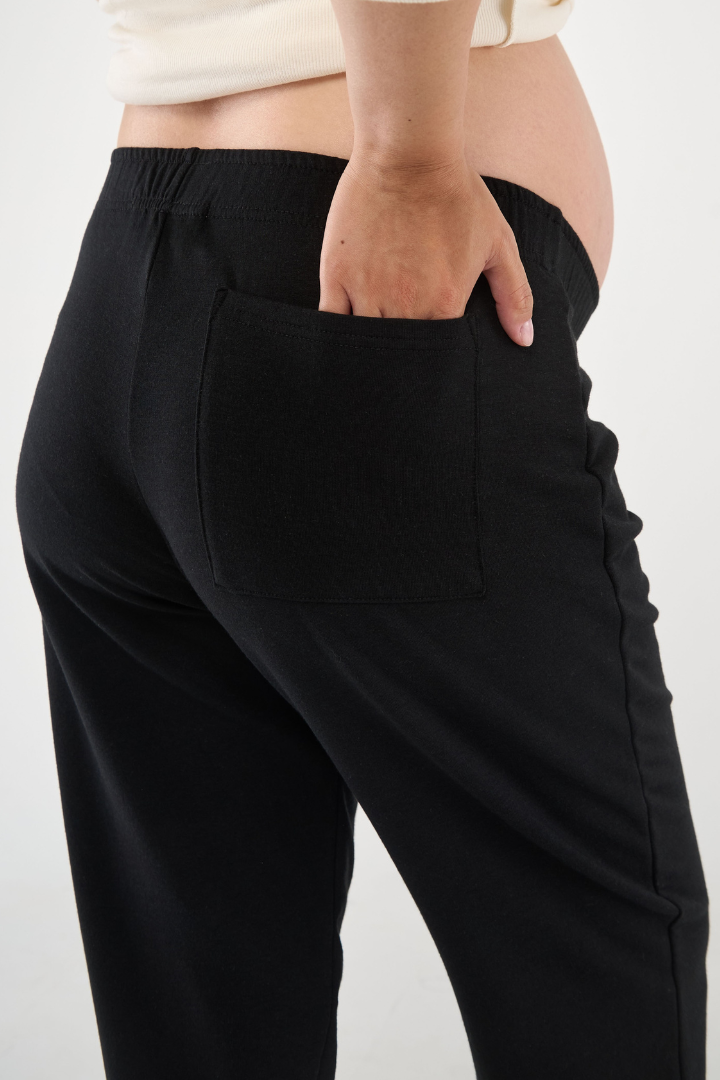 Made from soft, breathable Lyocell fabric, the Everyday Sweatpant sits comfortably below the bump with an elastic waist and ankle cuffs for a secure fit without pressure. The relaxed leg and single back pocket add casual style, while the low-rise design sits comfortably under growing bellies for all-day ease.