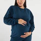 Made from our Cozy Fleece, an ultra-soft bamboo-cotton blend with a brushed interior, this pullover delivers warmth without bulk. Ribbed side panels provide extra stretch and ease, adapting comfortably through all stages of pregnancy and postpartum.