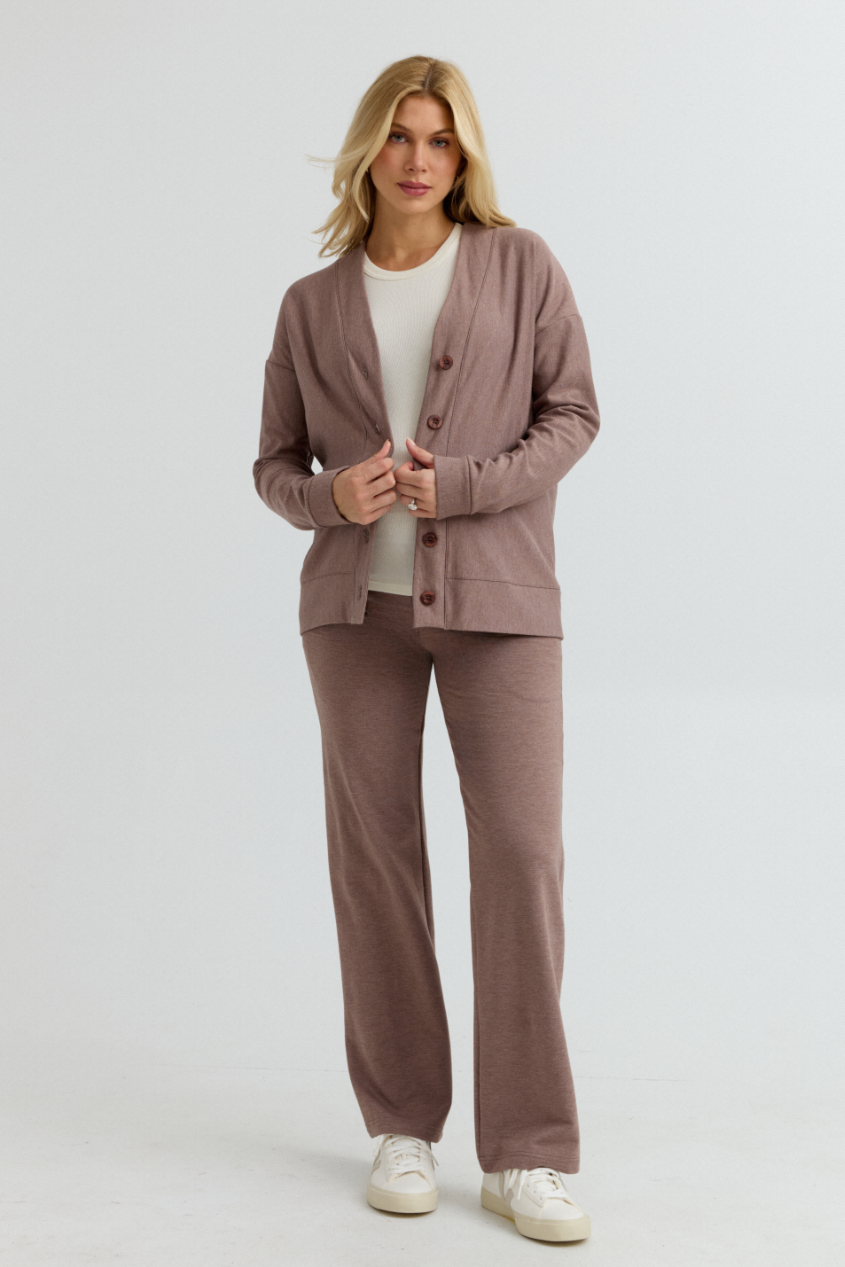 Cozy Fleece Relaxed Maternity Cardigan (Mocha) | CARRY