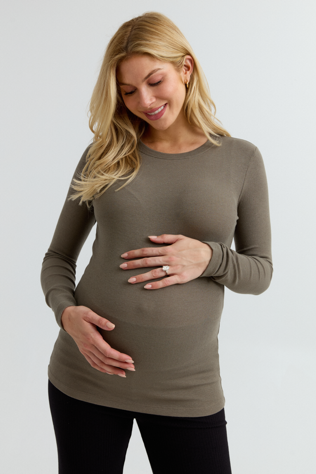 Soft Rib Maternity Long Sleeve Tee (Khaki) | CARRY