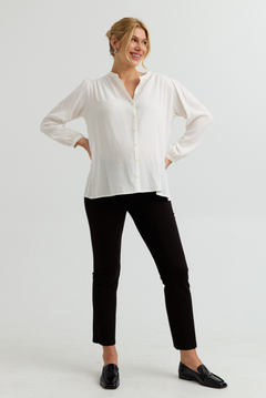 Eden Feminine Button-Up Maternity Shirt (Ivory) | CARRY