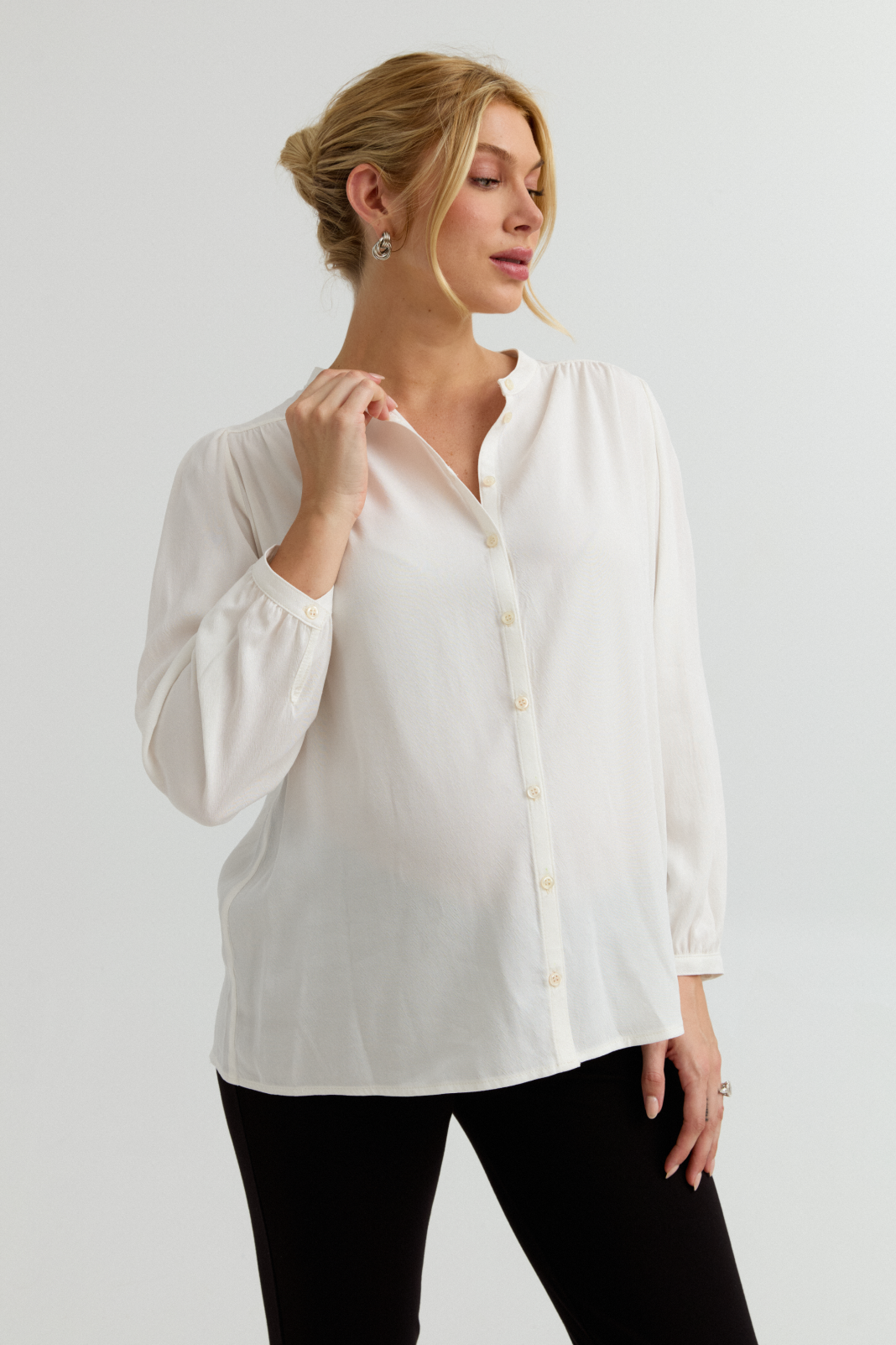 Eden Feminine Button-Up Maternity Shirt (Ivory) | CARRY