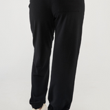 Made from soft, breathable Lyocell fabric, the Everyday Sweatpant sits comfortably below the bump with an elastic waist and ankle cuffs for a secure fit without pressure. The relaxed leg and single back pocket add casual style, while the low-rise design sits comfortably under growing bellies for all-day ease.