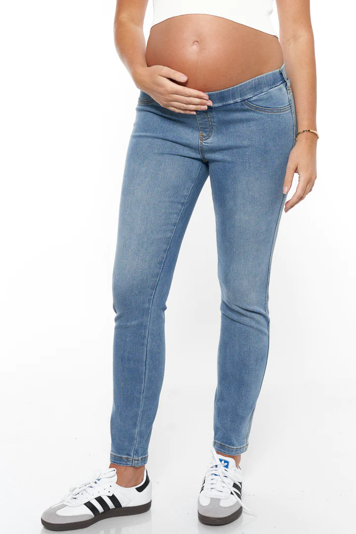 Shop Maternity Denim at CARRY  Maternity Jeans Canada – Carry
