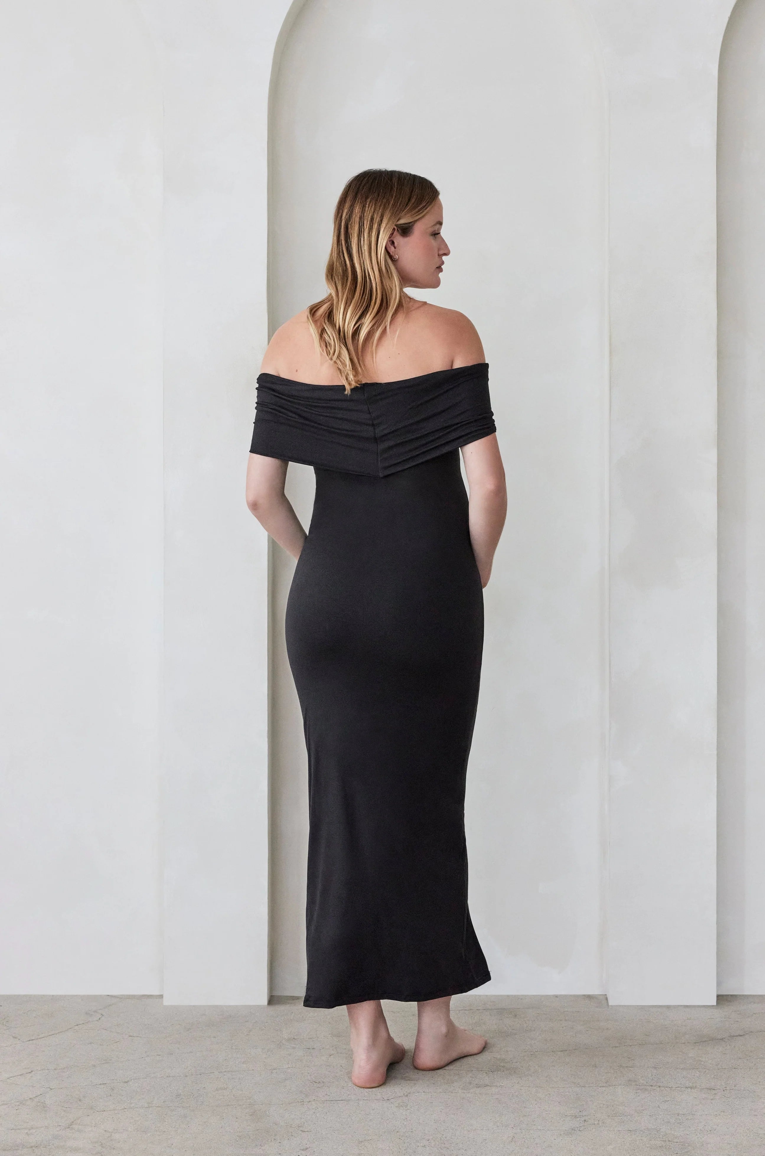 The Bianca Off The Shoulder Maternity Dress (Black) | BUMPSUIT Canada